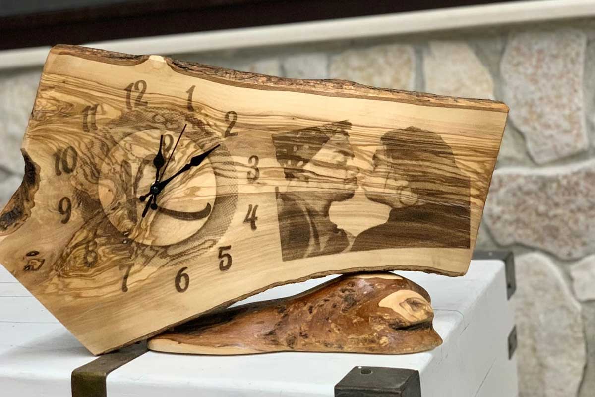 horloge-gravure-sur-bois