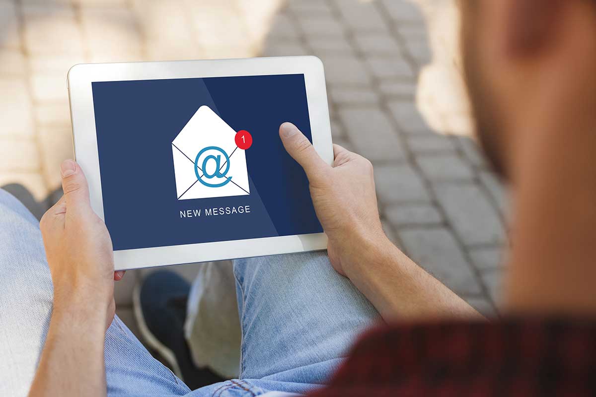 adoption-progressive-symbole-arobase-email